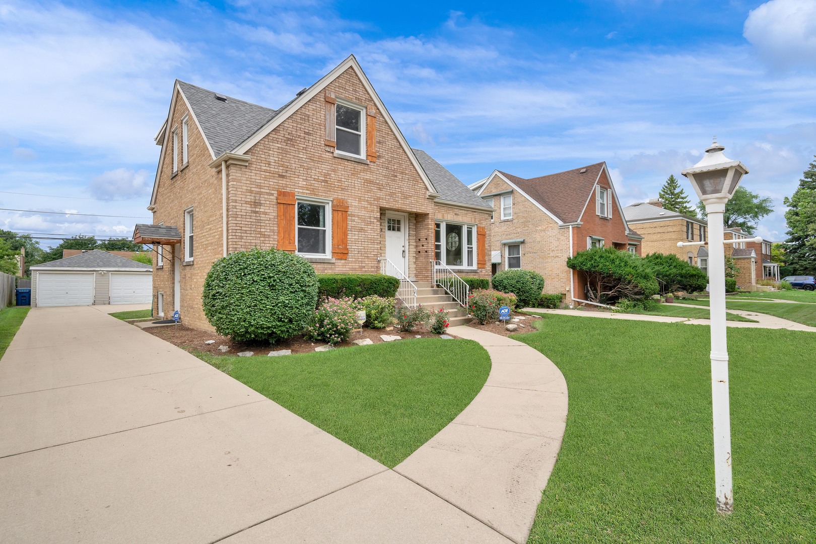 2242 S 5TH Avenue, North Riverside, IL 60546