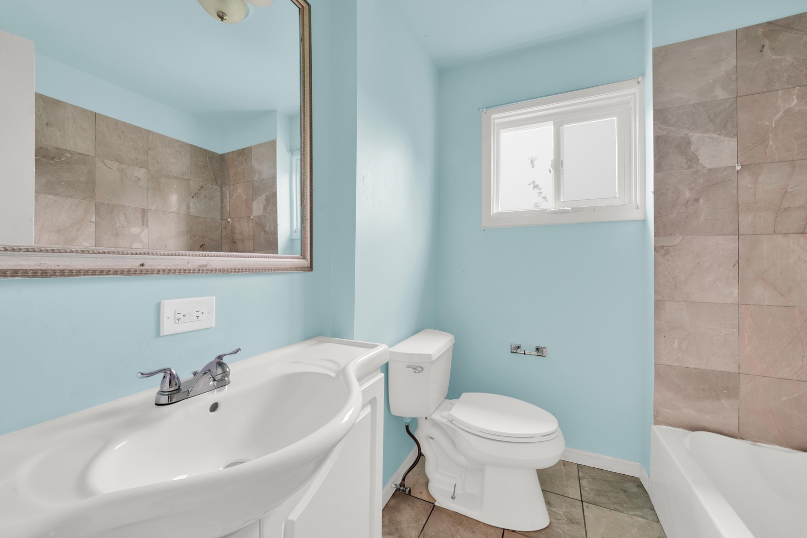 2242 S 5TH Avenue, North Riverside, IL 60546