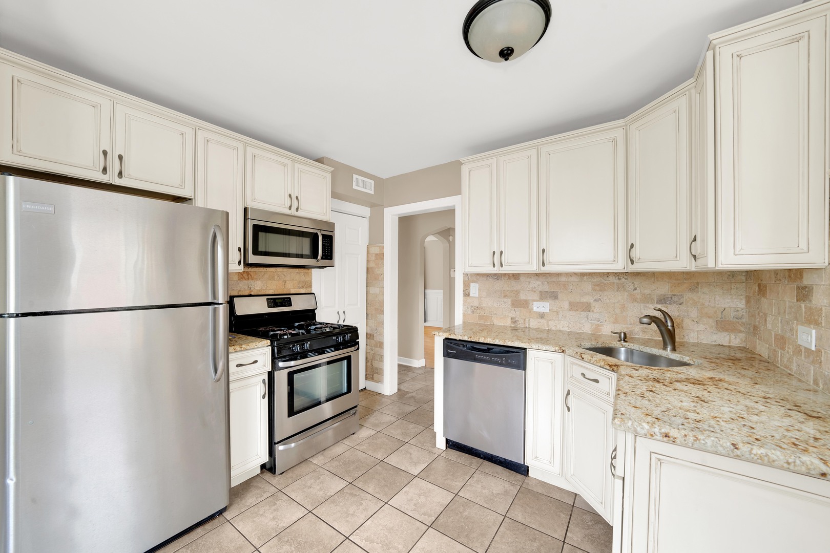 2242 S 5TH Avenue, North Riverside, IL 60546