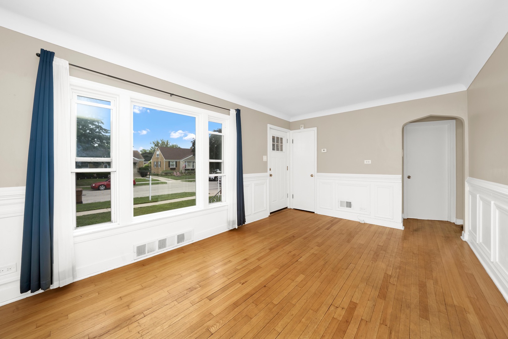 2242 S 5TH Avenue, North Riverside, IL 60546