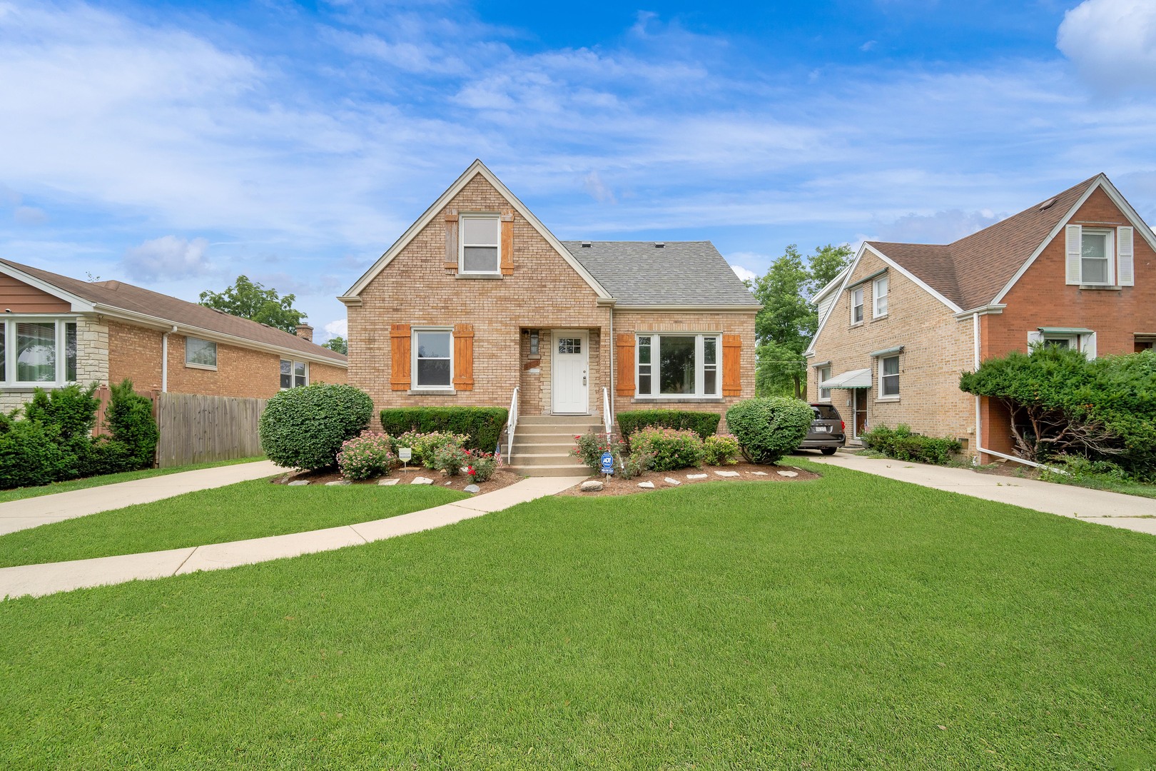 2242 S 5TH Avenue, North Riverside, IL 60546