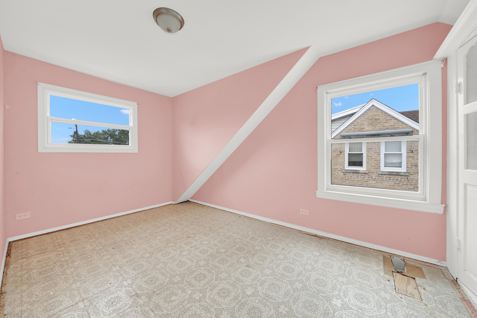 2242 S 5TH Avenue, North Riverside, IL 60546