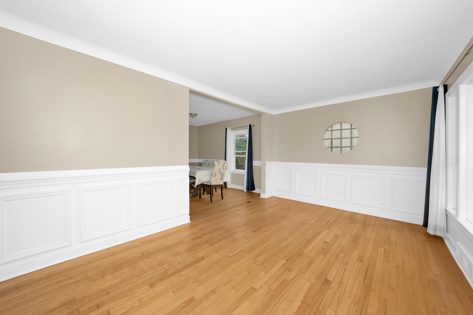 2242 S 5TH Avenue, North Riverside, IL 60546