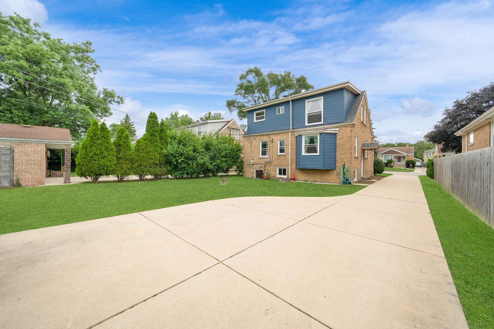 2242 S 5TH Avenue, North Riverside, IL 60546
