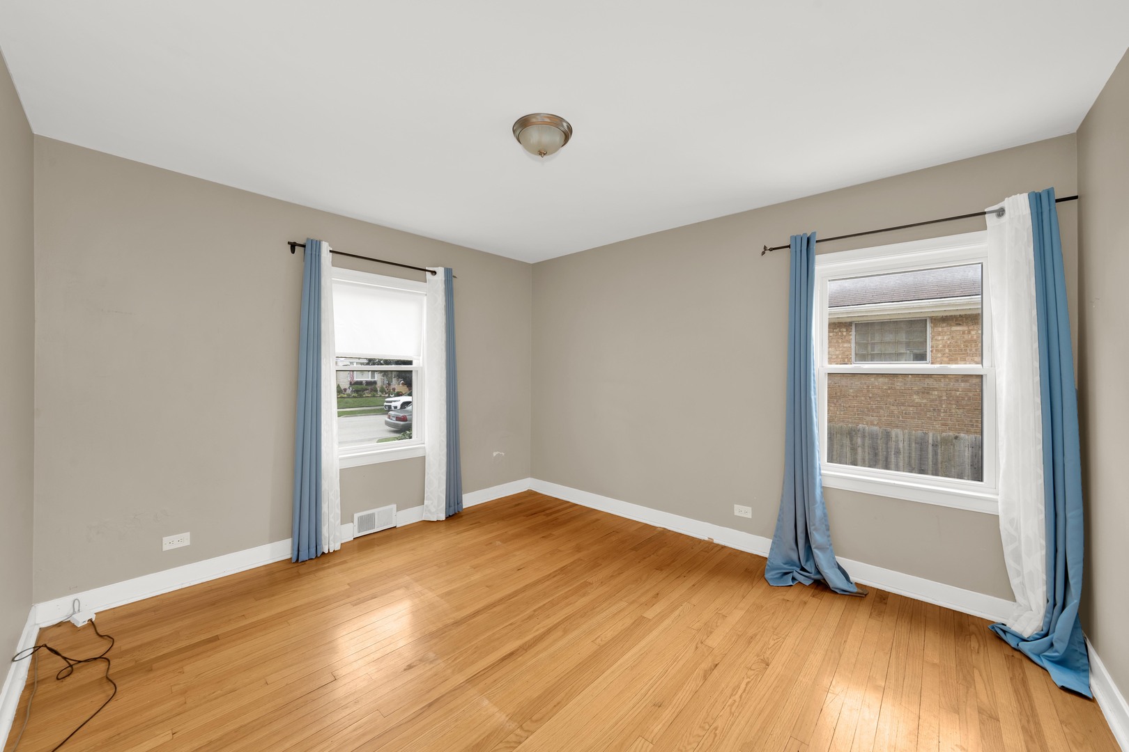 2242 S 5TH Avenue, North Riverside, IL 60546