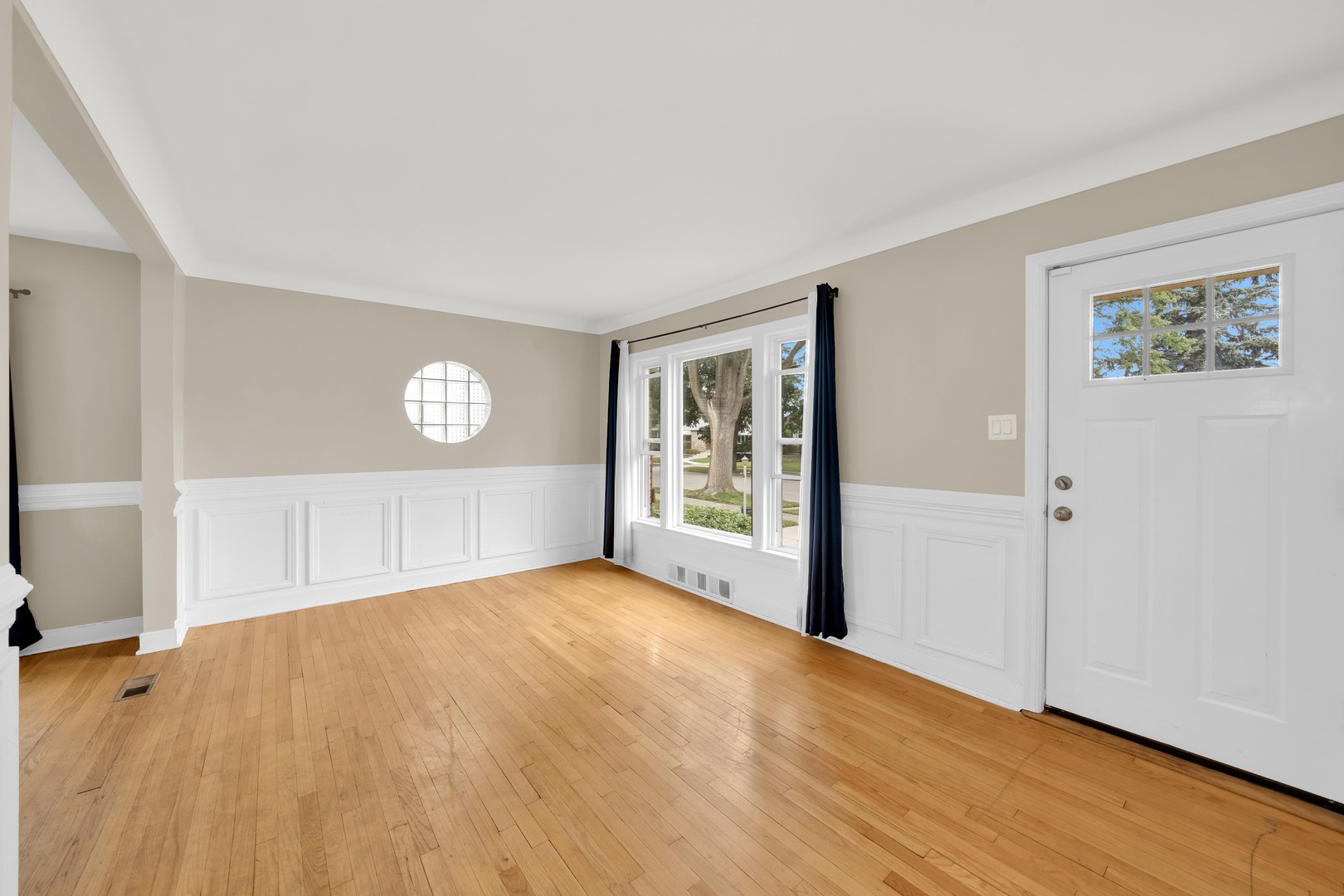 2242 S 5TH Avenue, North Riverside, IL 60546