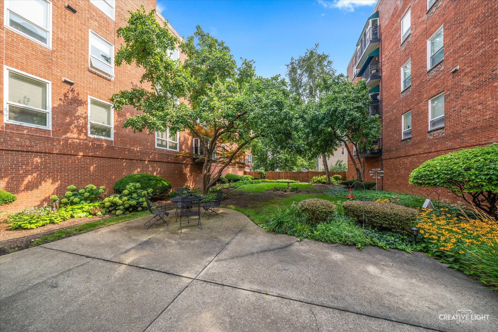 450 W Downer Place #C, Aurora, IL 60506