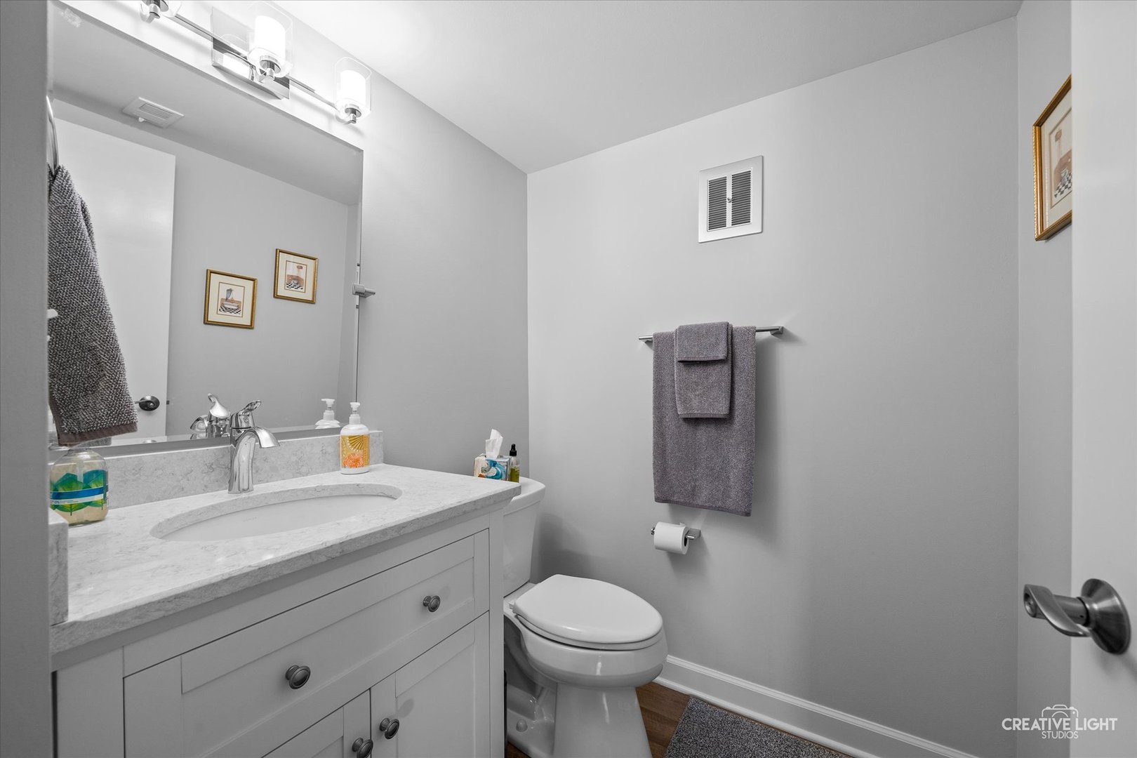 450 W Downer Place #C, Aurora, IL 60506