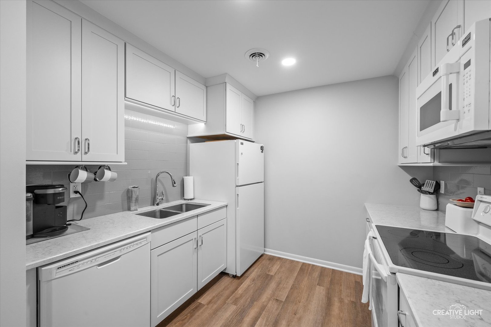 450 W Downer Place #C, Aurora, IL 60506