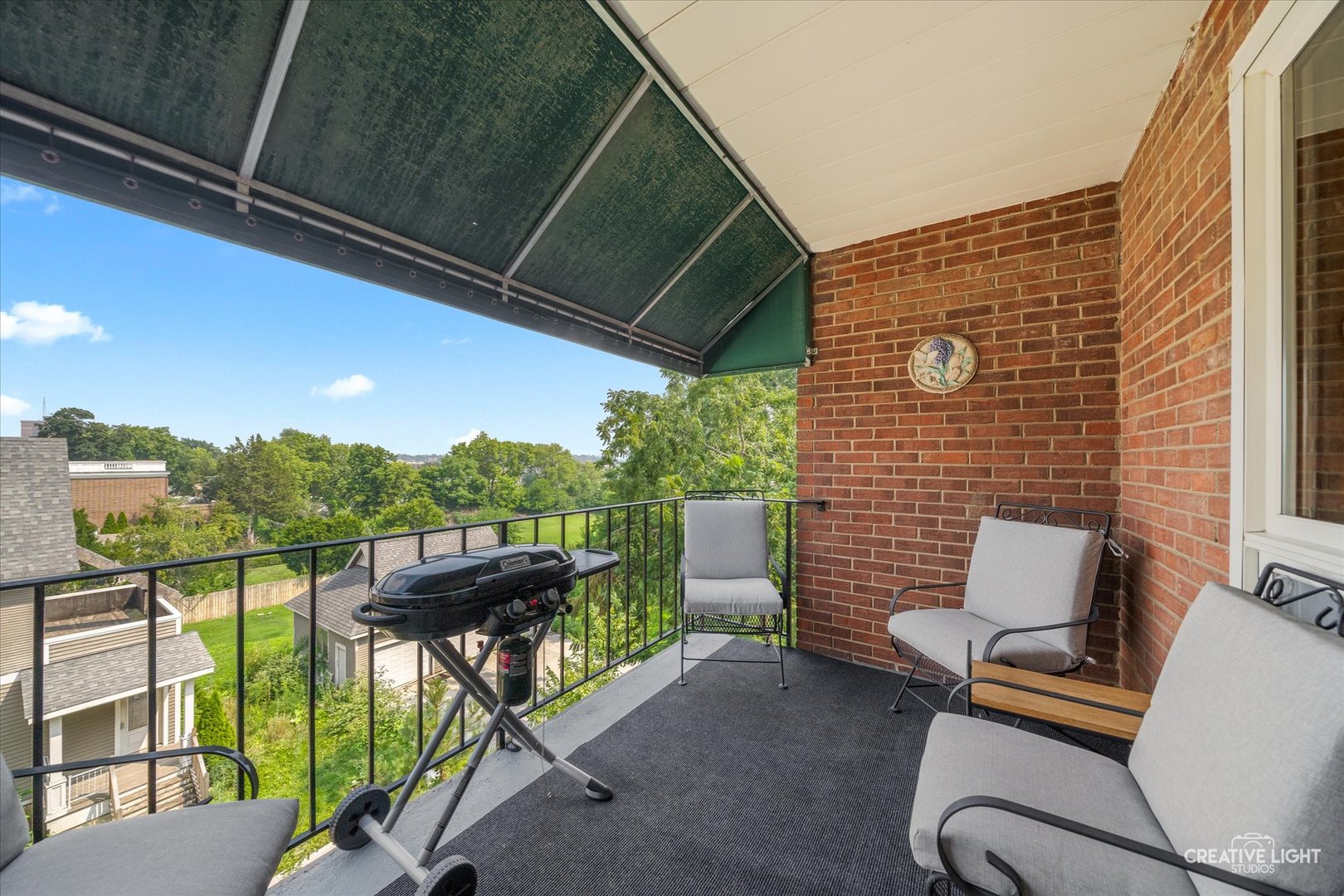 450 W Downer Place #C, Aurora, IL 60506