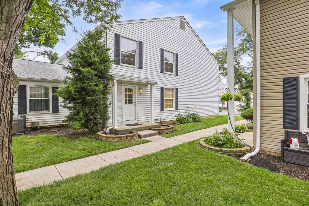 418 James Court #B, Glendale Heights, IL 60139