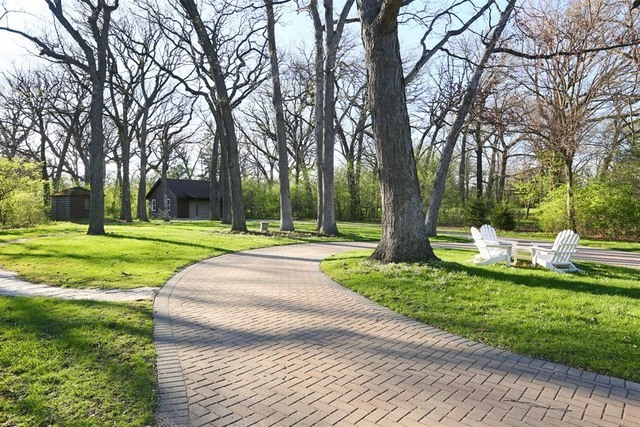 8100 S County Line Road, Burr Ridge, IL 60527