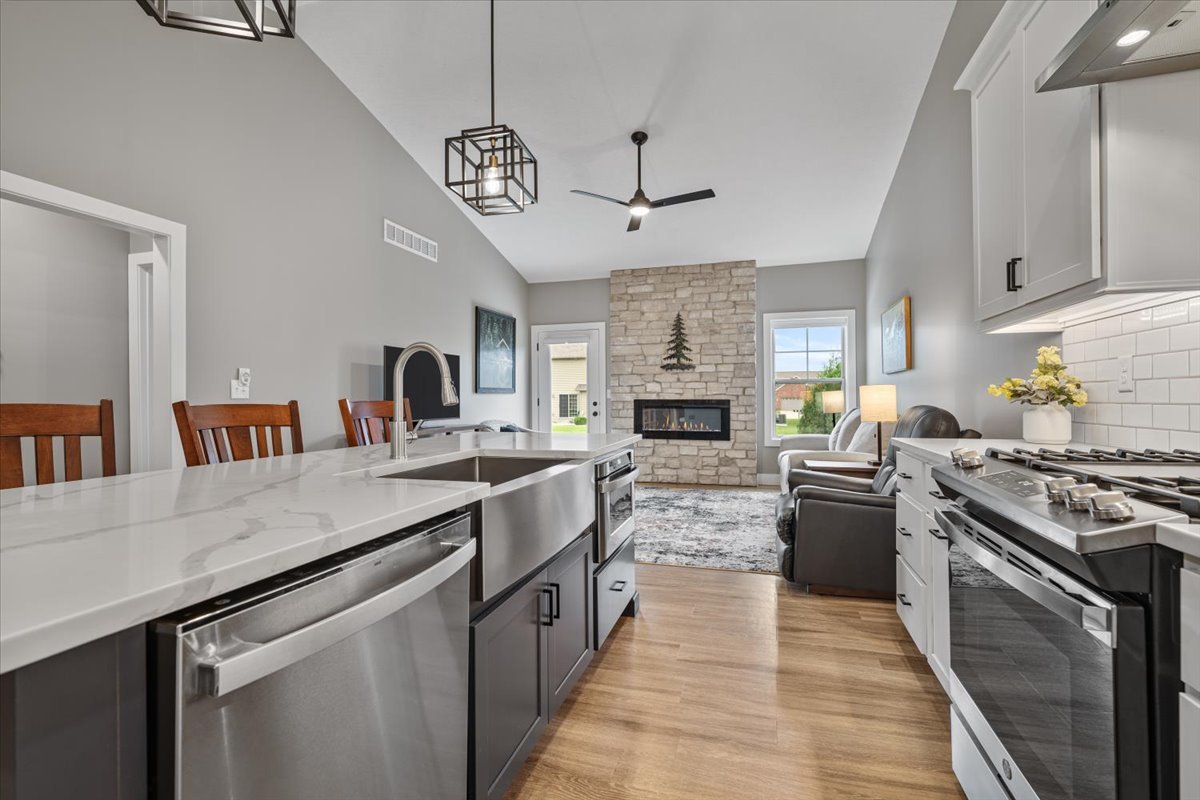 1815 Glenbridge Road, Bloomington, IL 61704