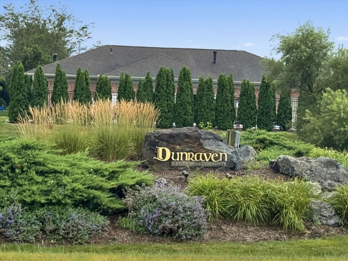 1815 Glenbridge Road, Bloomington, IL 61704