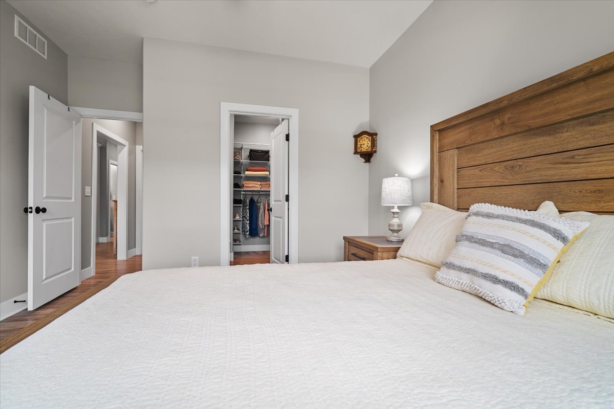 1815 Glenbridge Road, Bloomington, IL 61704