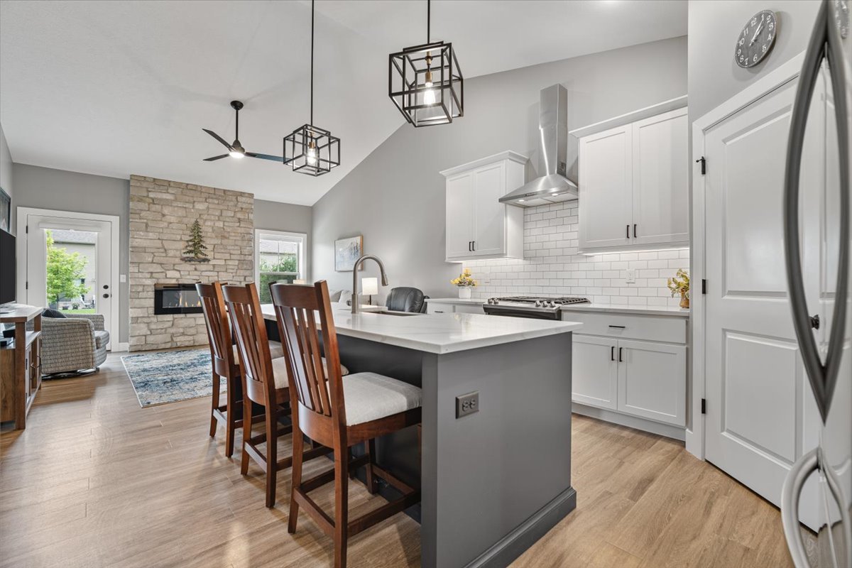 1815 Glenbridge Road, Bloomington, IL 61704