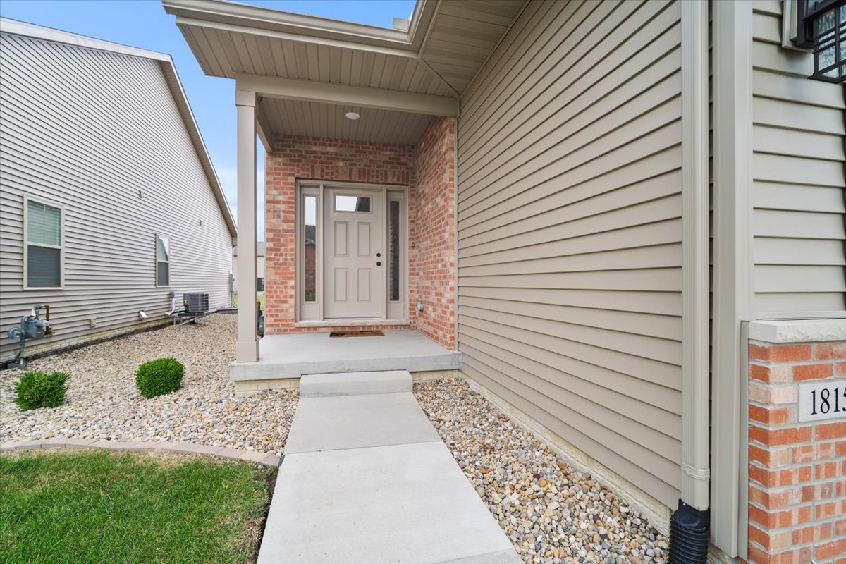 1815 Glenbridge Road, Bloomington, IL 61704