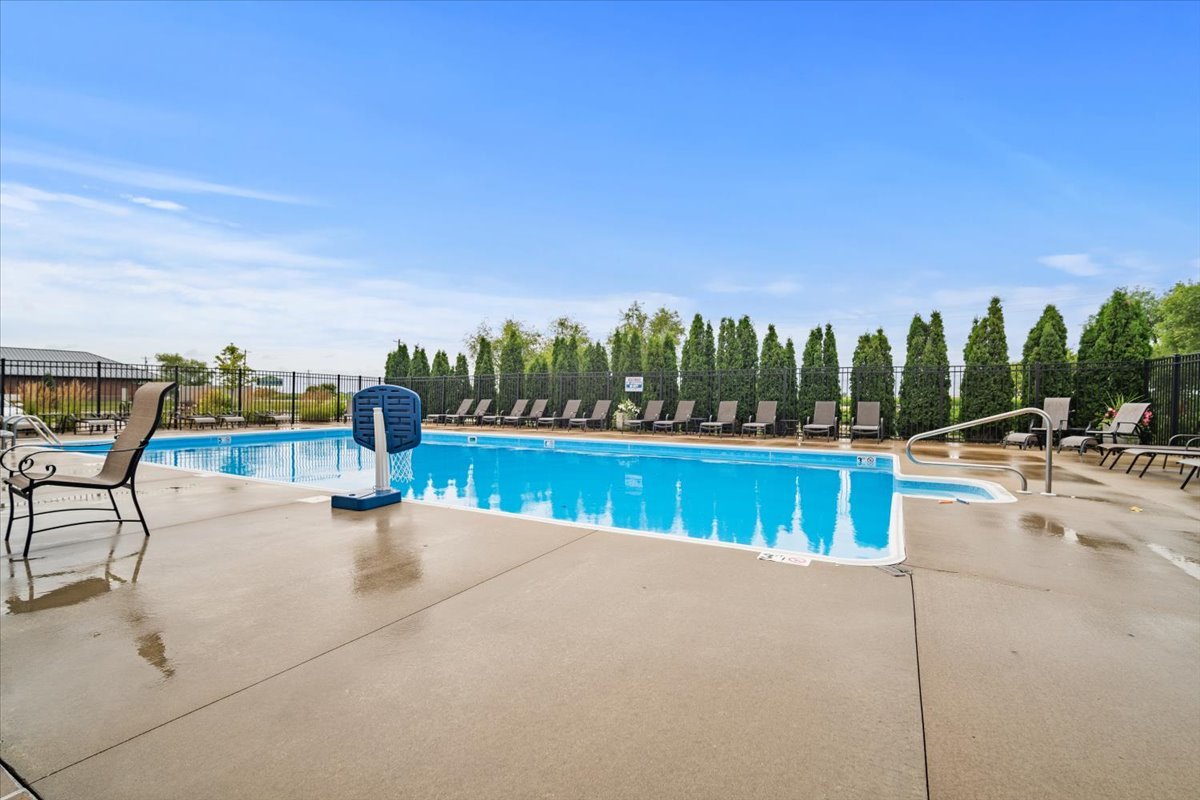 1815 Glenbridge Road, Bloomington, IL 61704