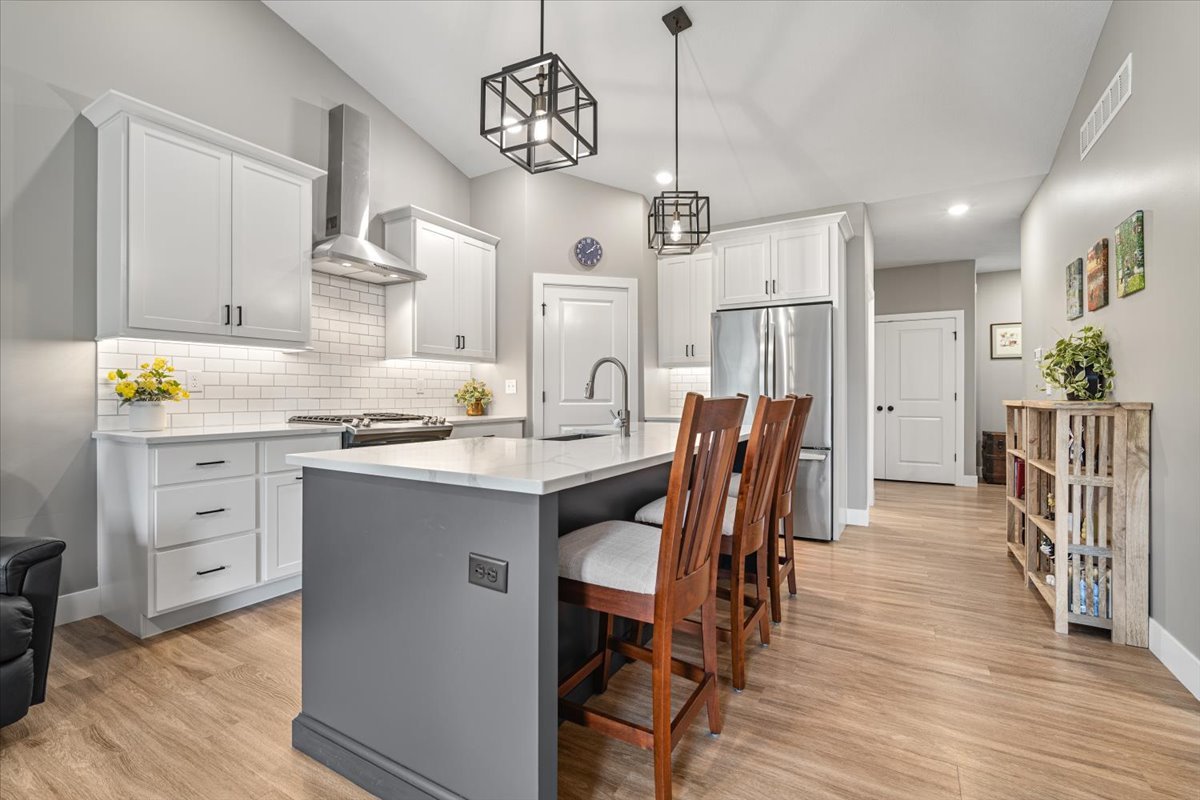 1815 Glenbridge Road, Bloomington, IL 61704