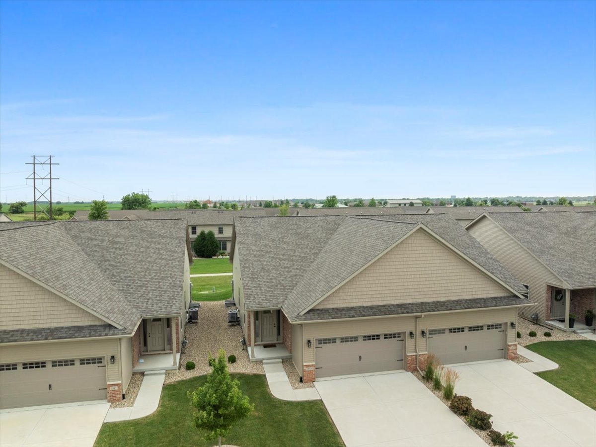 1815 Glenbridge Road, Bloomington, IL 61704