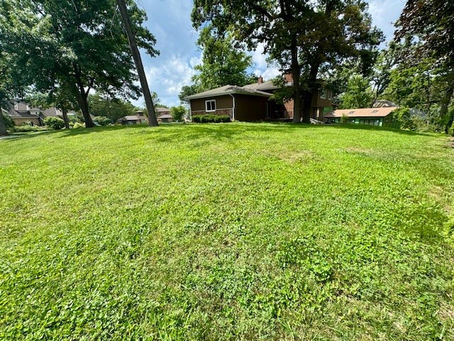 37 E Cambridge Drive, Oak Brook, IL 60523