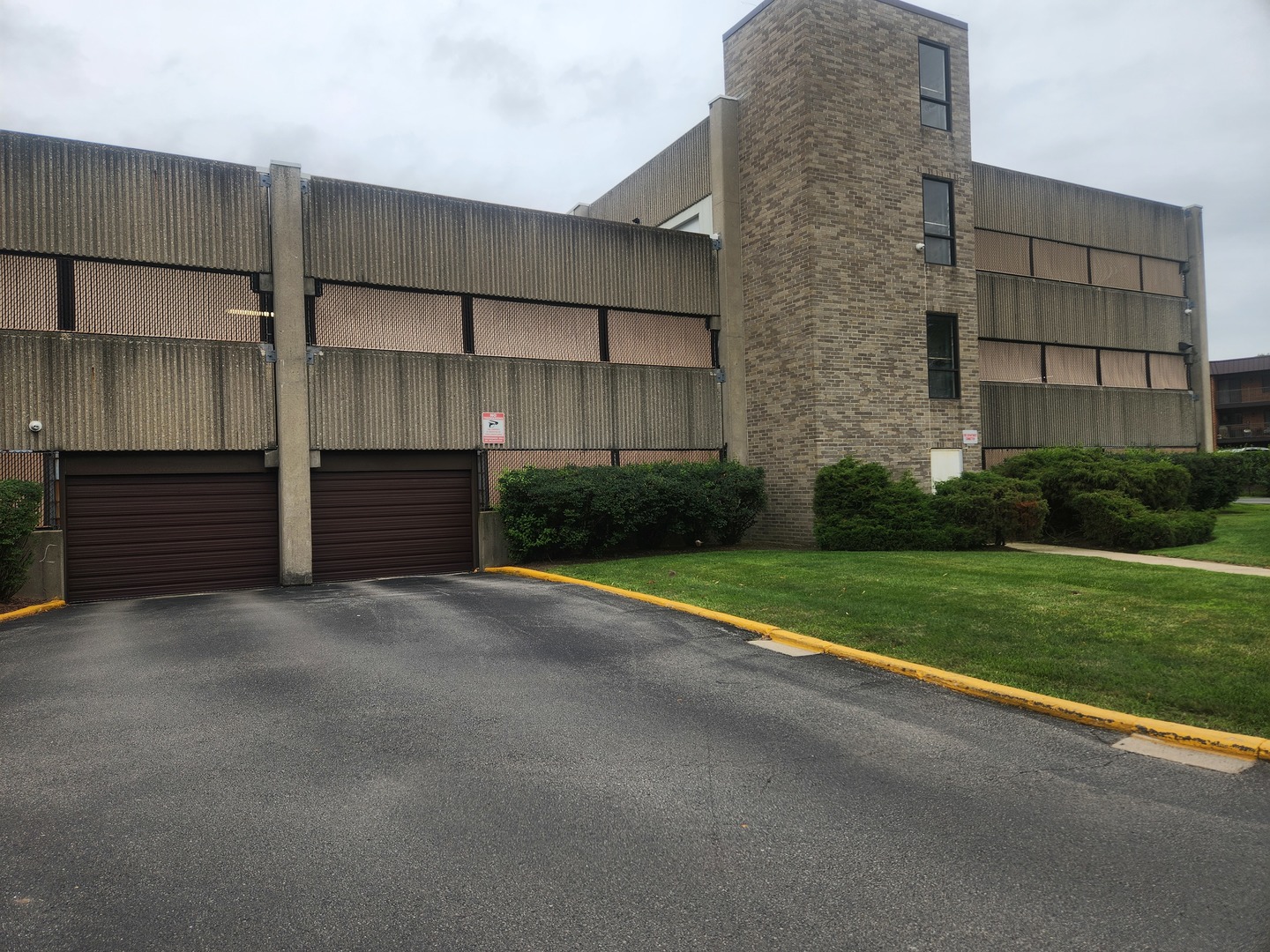 6340 AMERICANA Drive #507, Willowbrook, IL 60527