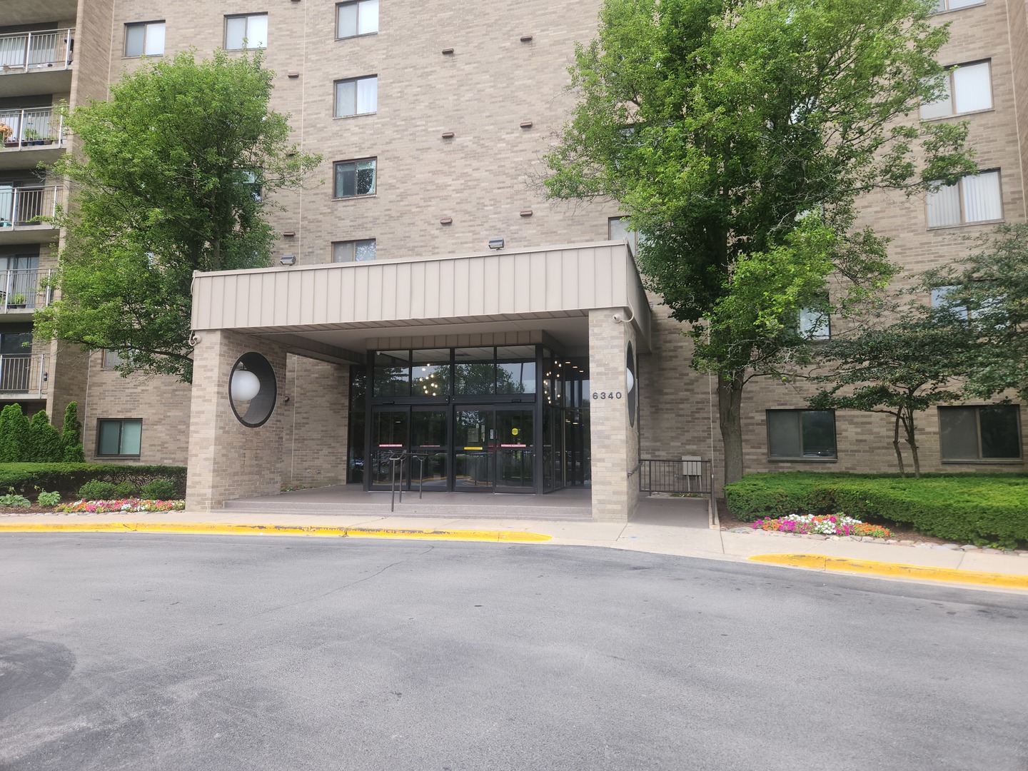 6340 AMERICANA Drive #507, Willowbrook, IL 60527