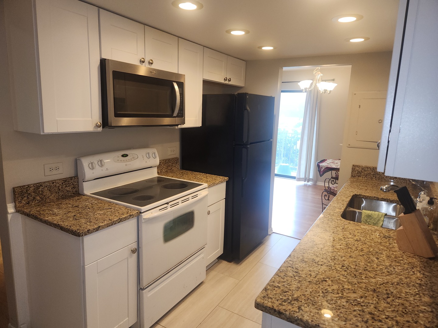 6340 AMERICANA Drive #507, Willowbrook, IL 60527