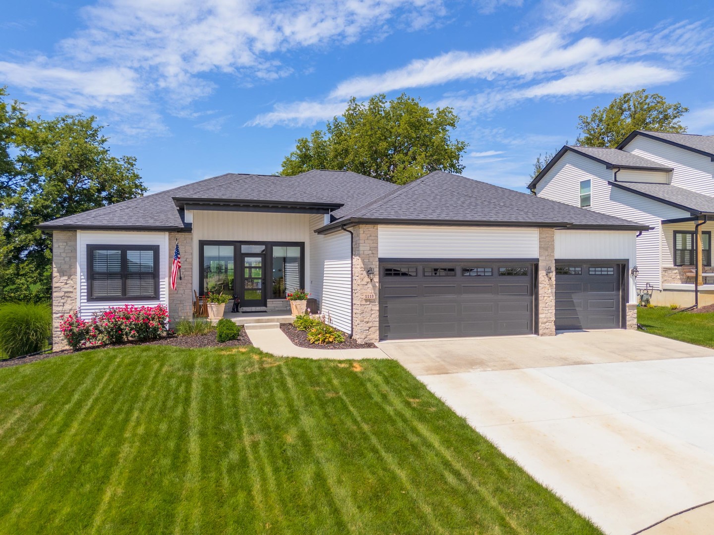 1113 Bell Grove Lane, Bloomington, IL 61705