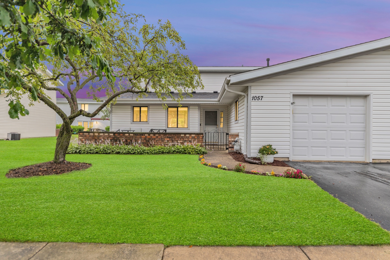 1057 Shannock Lane, Schaumburg, IL 60193
