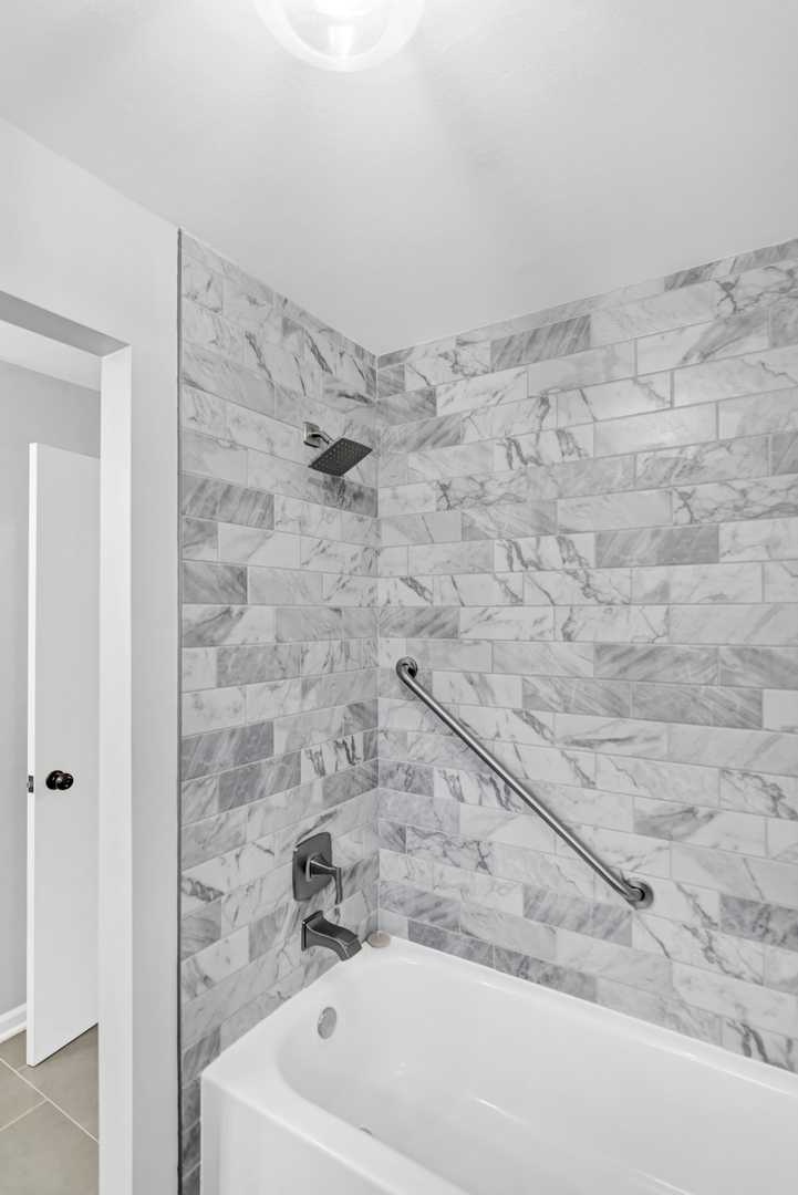 1057 Shannock Lane, Schaumburg, IL 60193