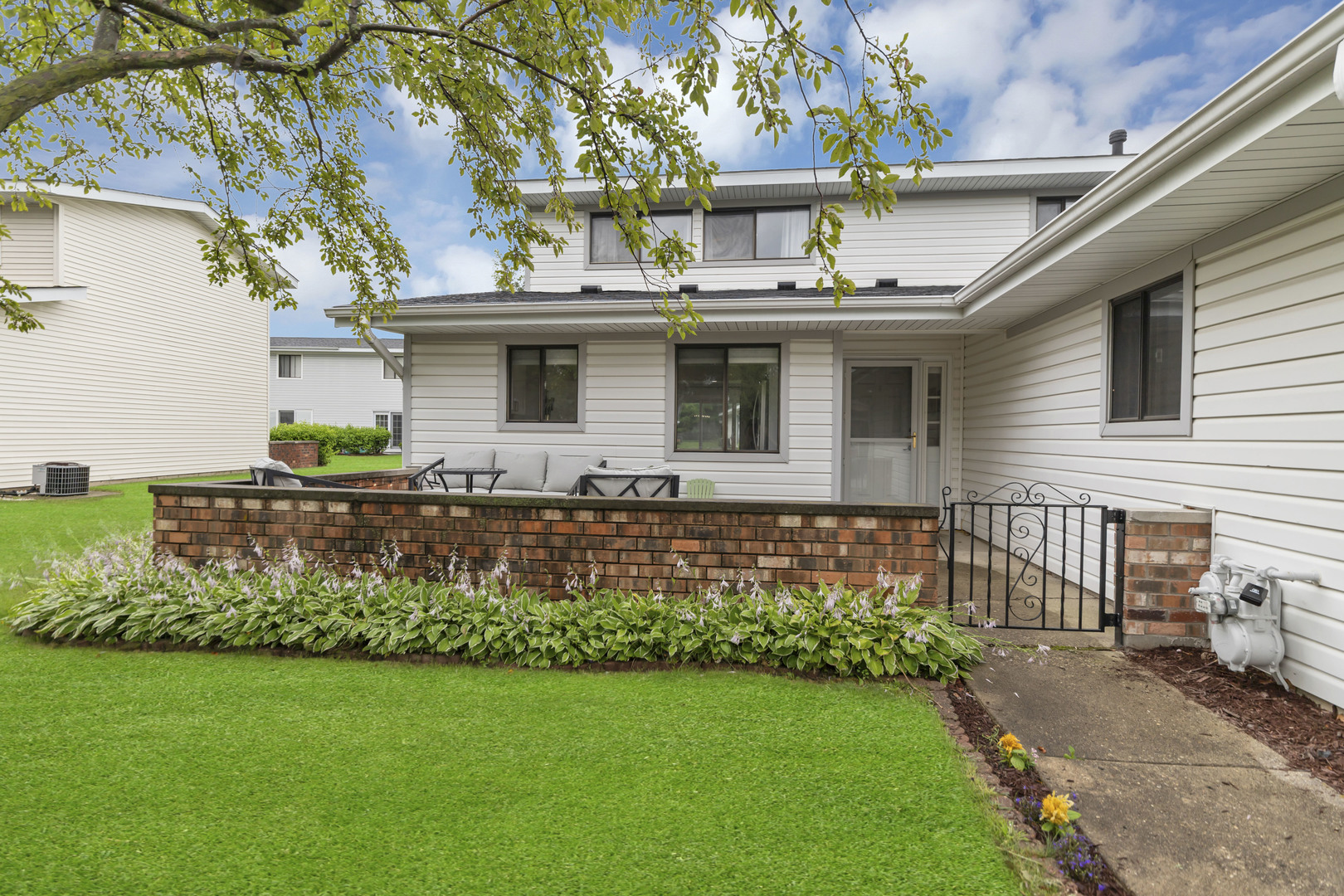 1057 Shannock Lane, Schaumburg, IL 60193