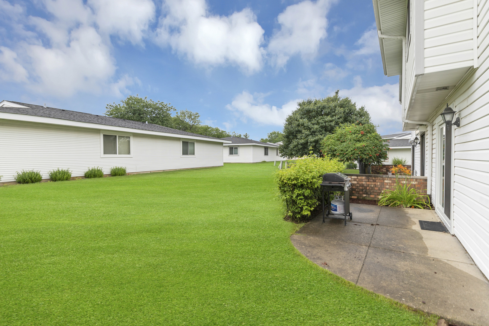 1057 Shannock Lane, Schaumburg, IL 60193