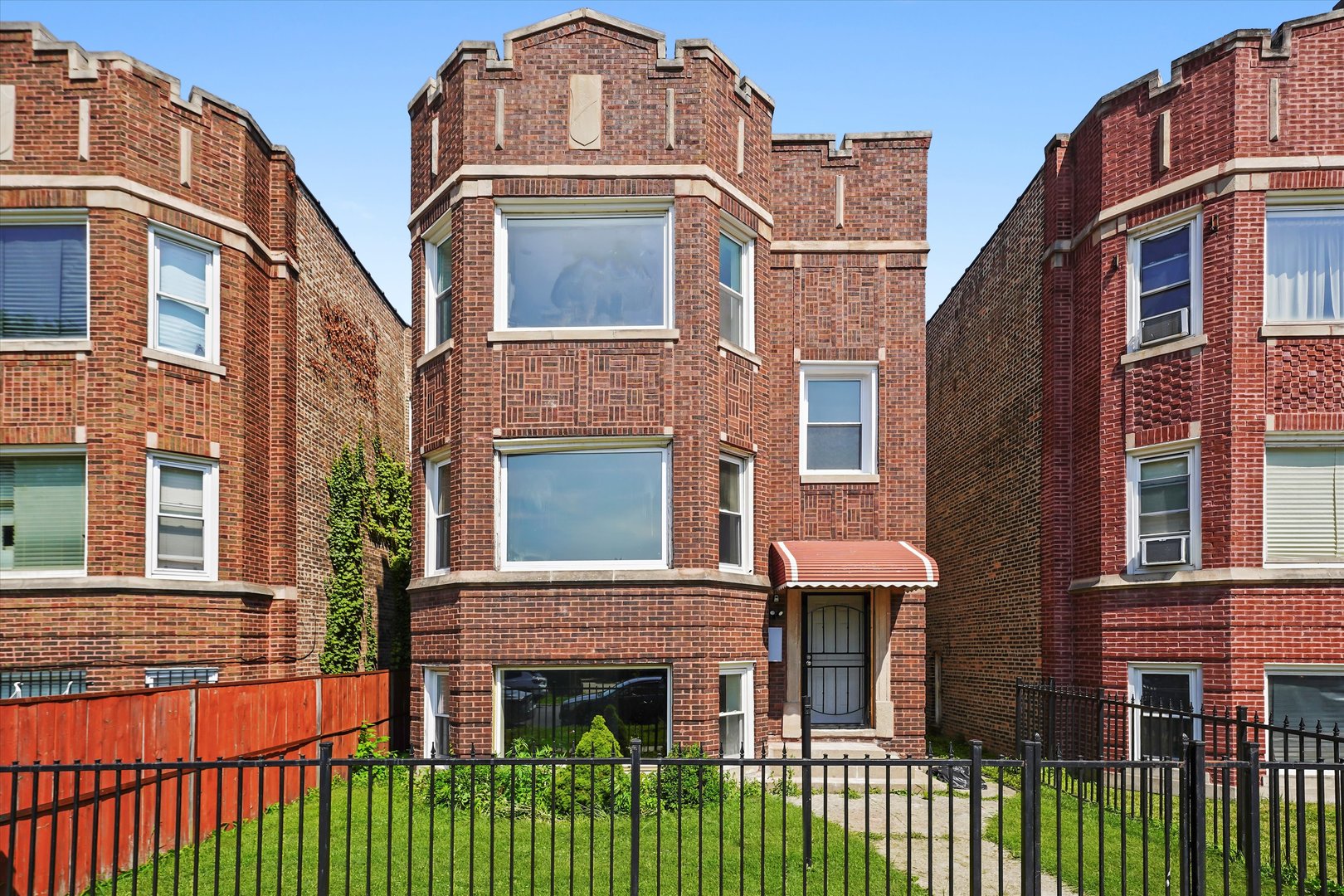 7959 S Essex Avenue, Chicago, IL 60617