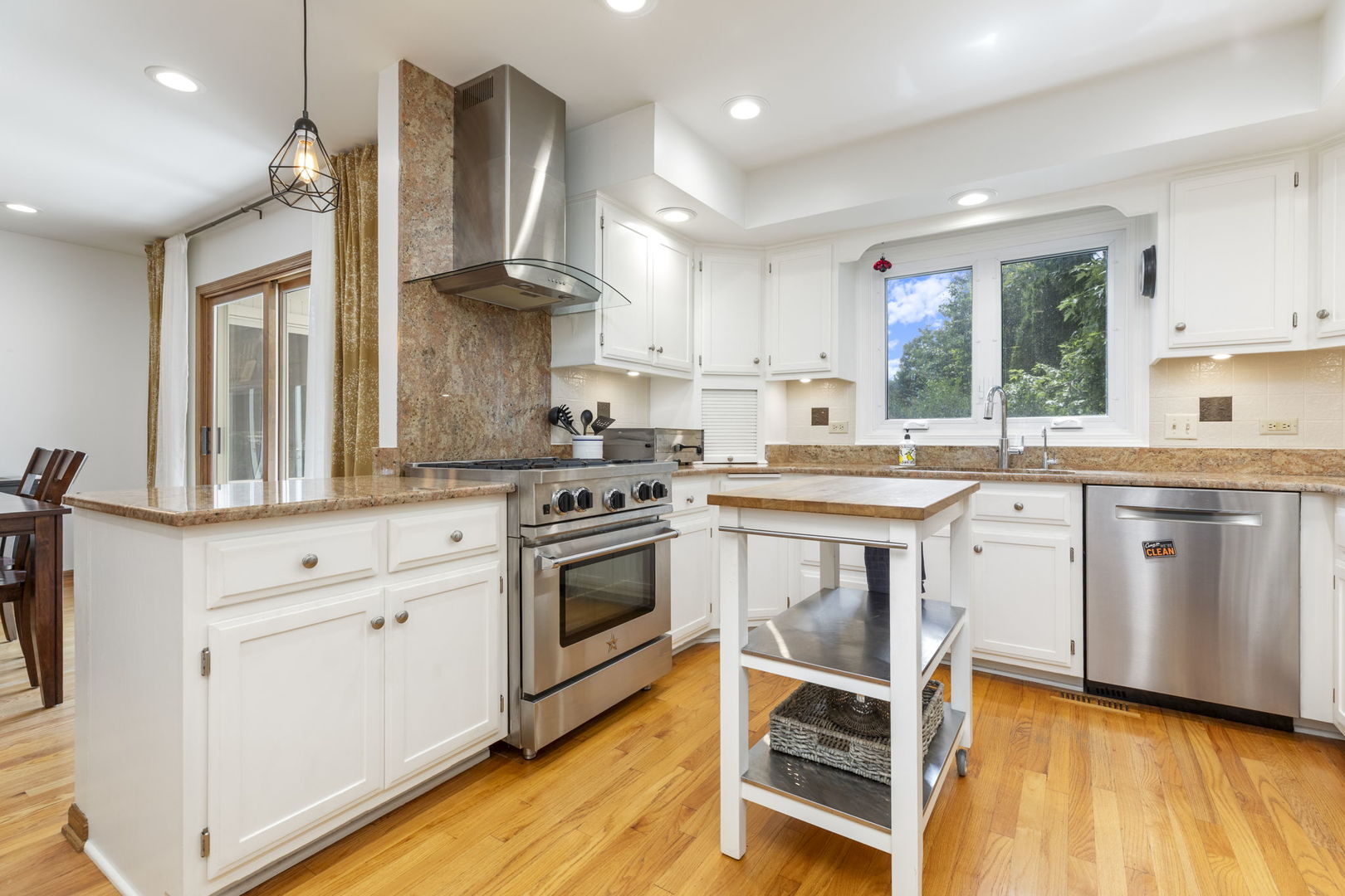 1231 Averill Drive, Batavia, IL 60510