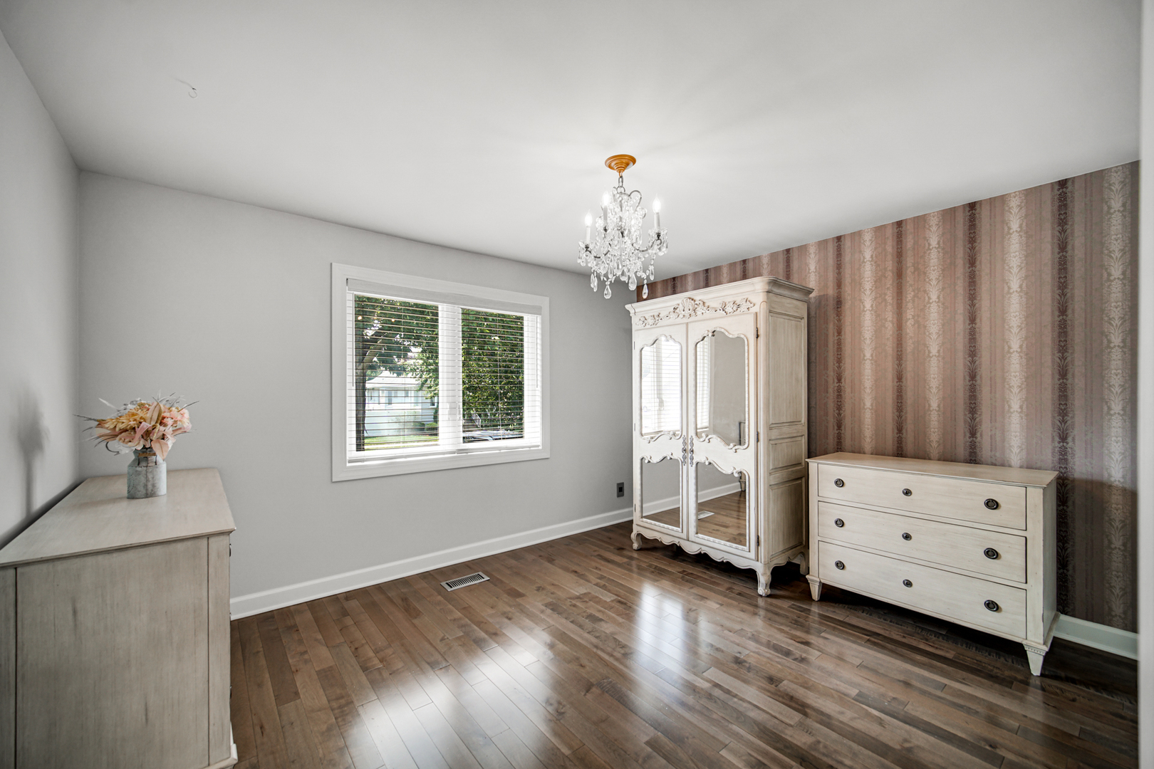 1305 N 11th Avenue, Melrose Park, IL 60160