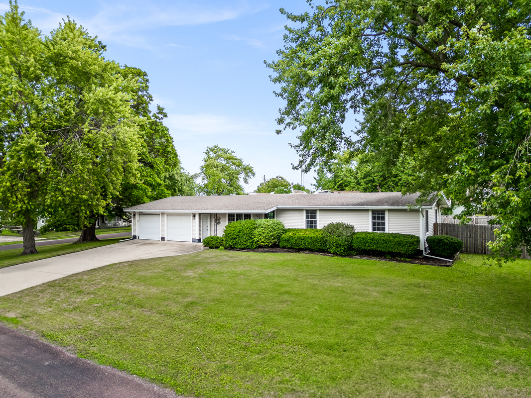 203 N Brook Street, Colfax, IL 61728