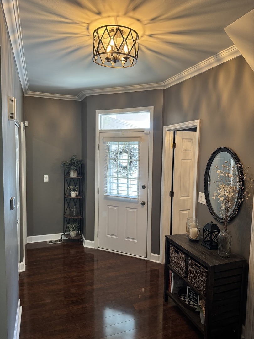 2827 White Thorn Circle, Naperville, IL 60564