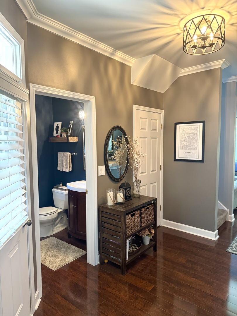 2827 White Thorn Circle, Naperville, IL 60564