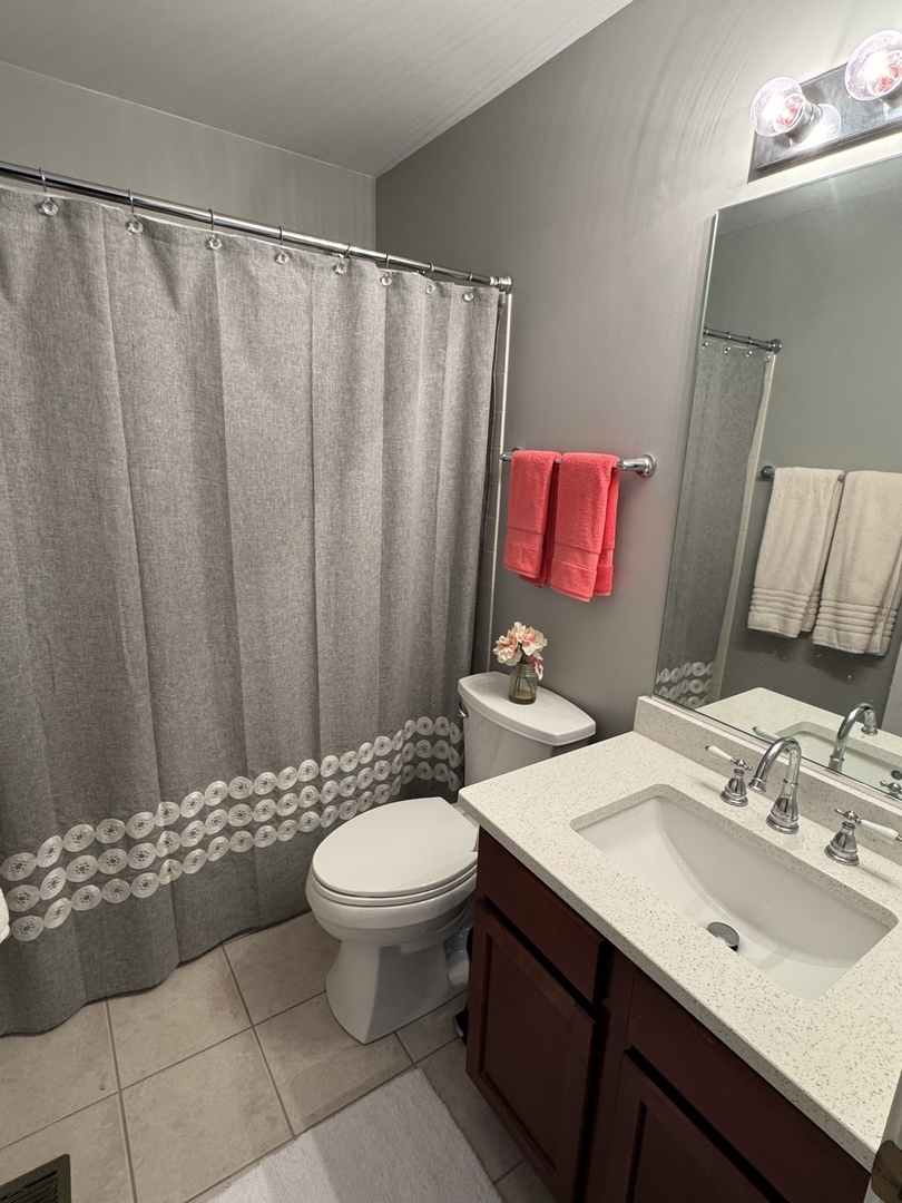 2827 White Thorn Circle, Naperville, IL 60564