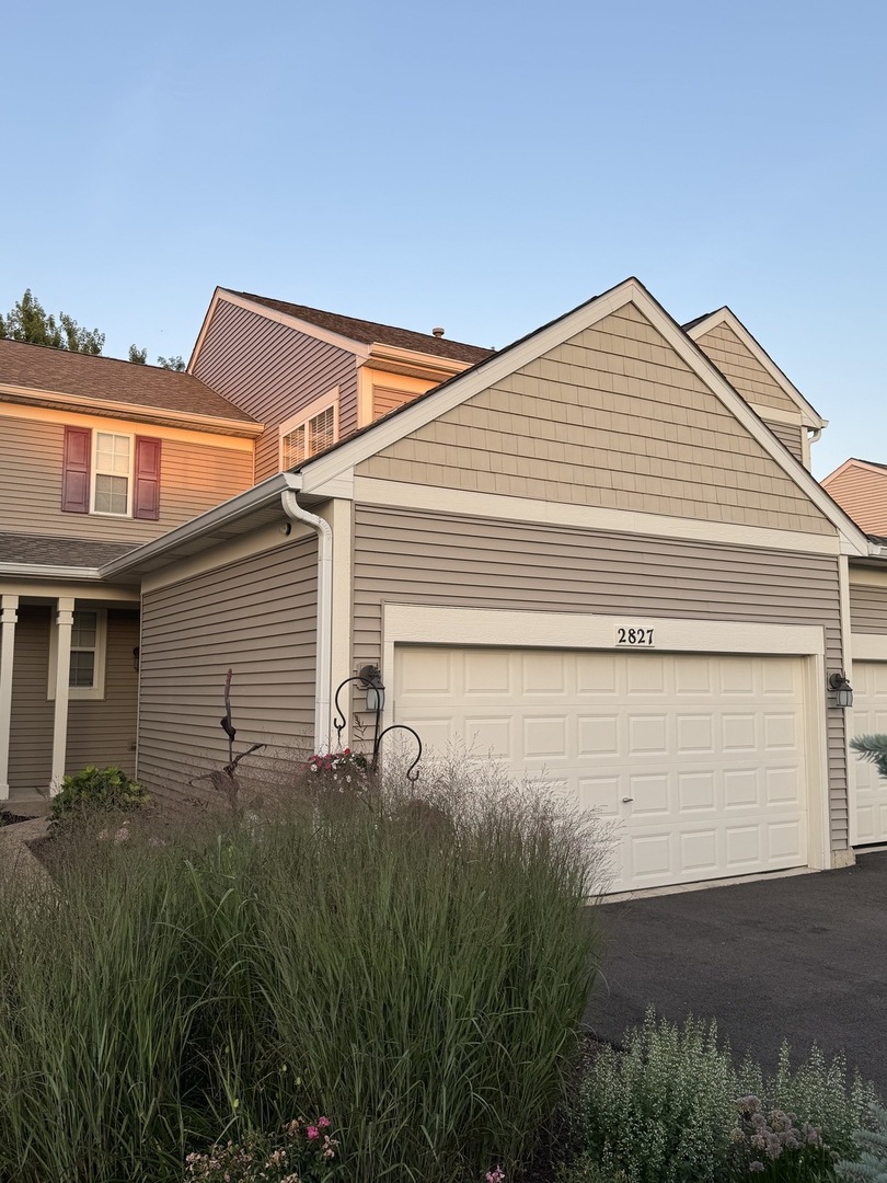 2827 White Thorn Circle, Naperville, IL 60564
