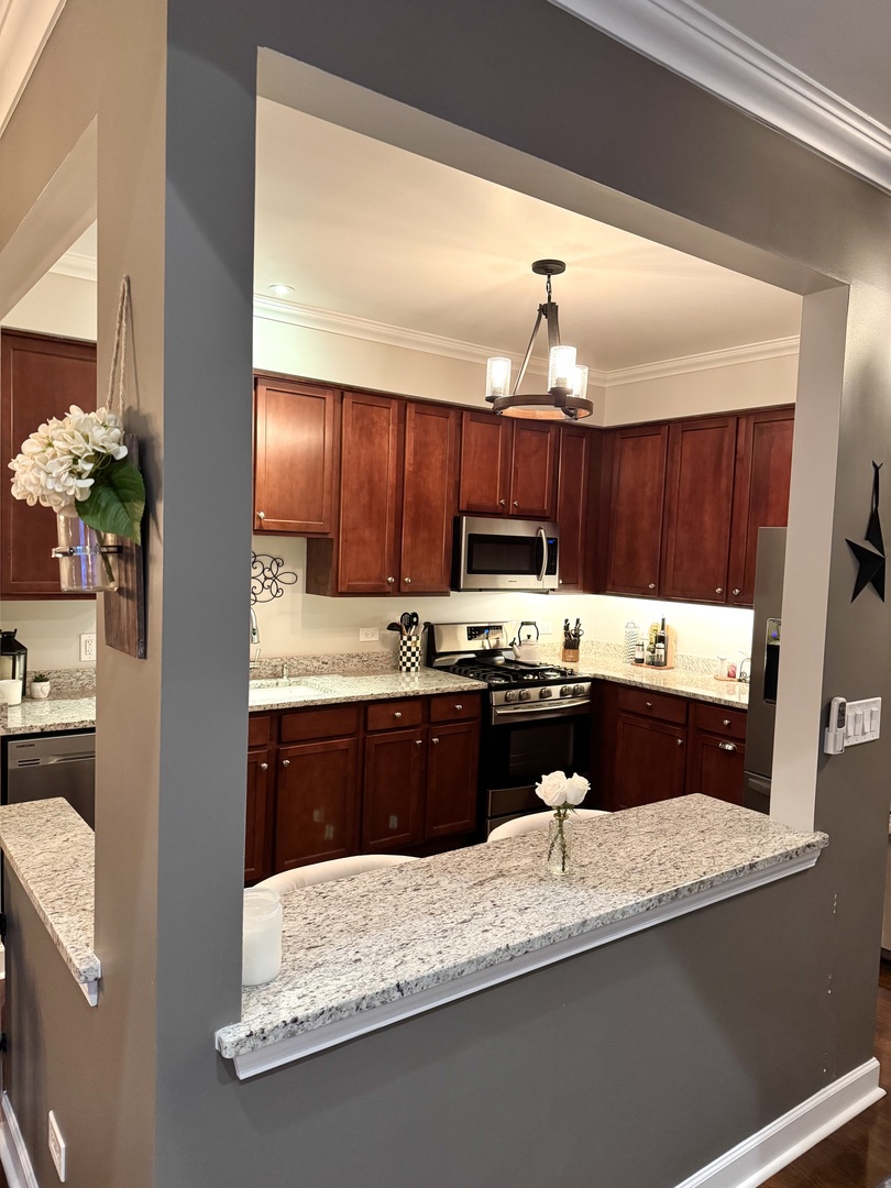 2827 White Thorn Circle, Naperville, IL 60564