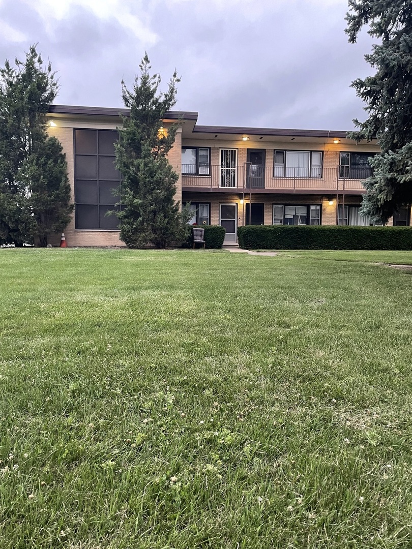 34 King Arthur Court #11, Northlake, IL 60164