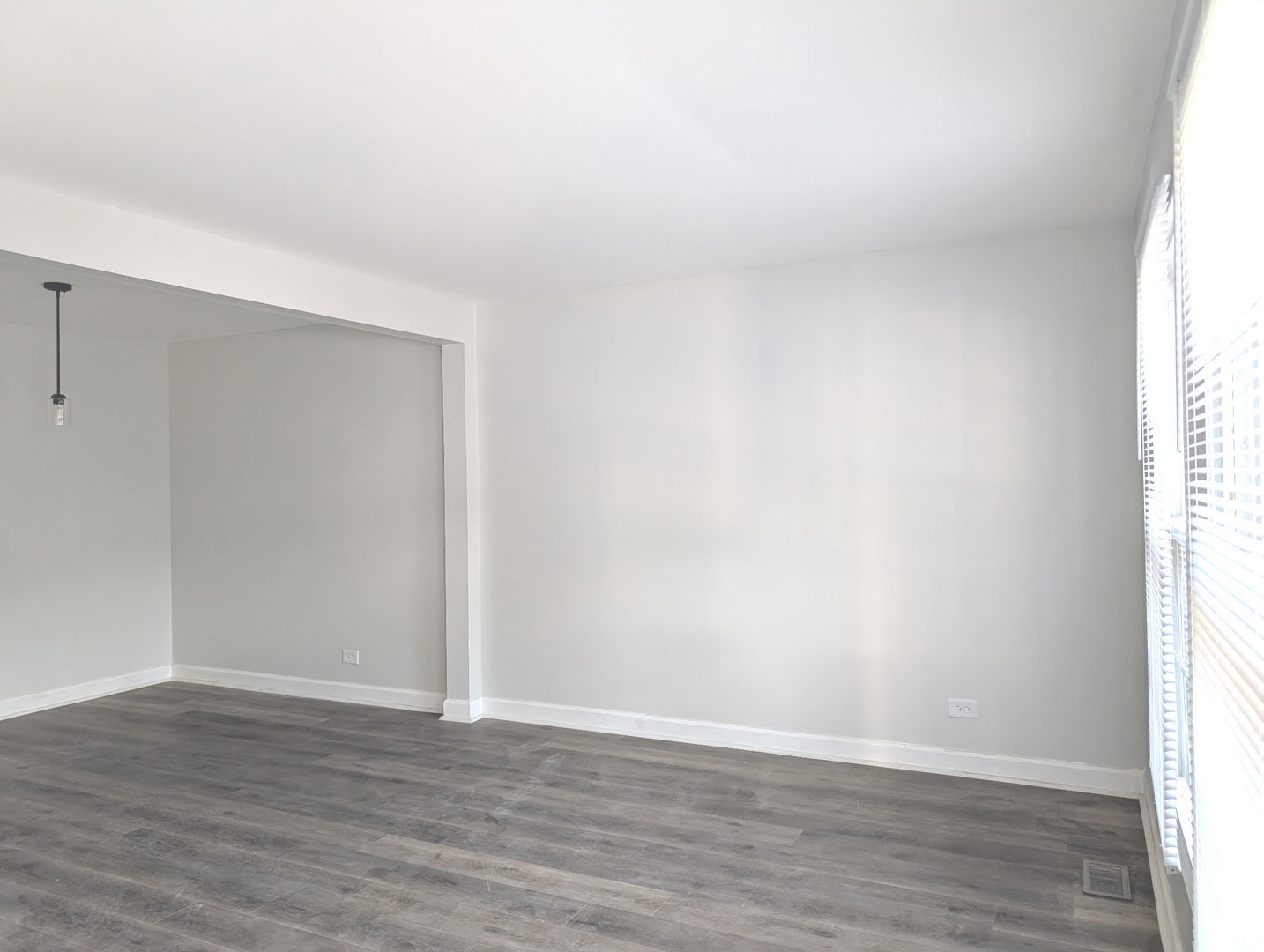 2093 Sutherland Place #2093, Hoffman Estates, IL 60169
