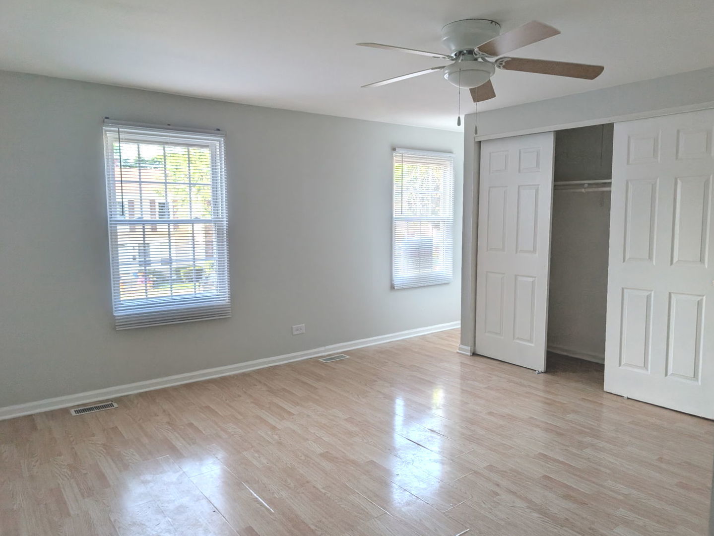 2093 Sutherland Place #2093, Hoffman Estates, IL 60169