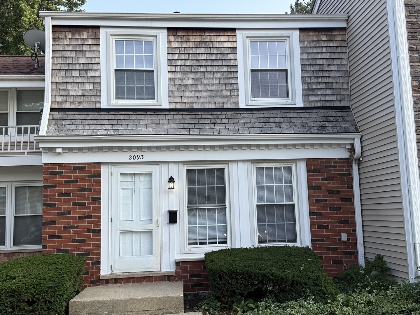 2093 Sutherland Place #2093, Hoffman Estates, IL 60169