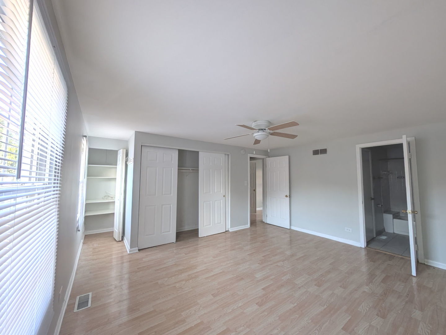 2093 Sutherland Place #2093, Hoffman Estates, IL 60169