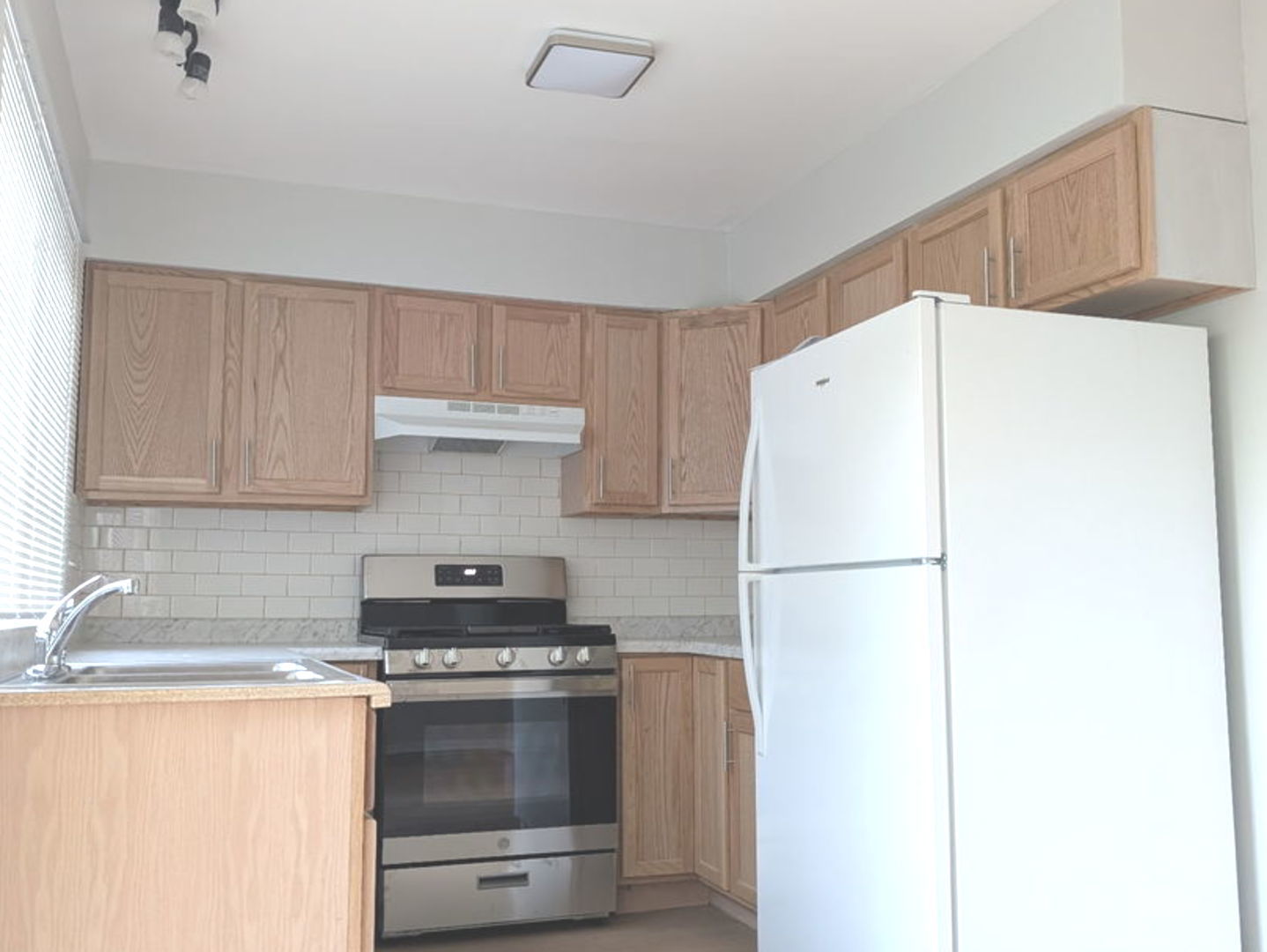 2093 Sutherland Place #2093, Hoffman Estates, IL 60169