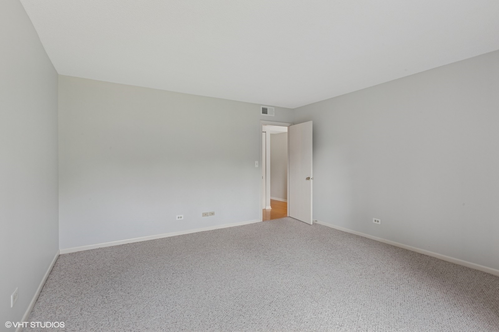 511 Aurora Avenue #108, Naperville, IL 60540