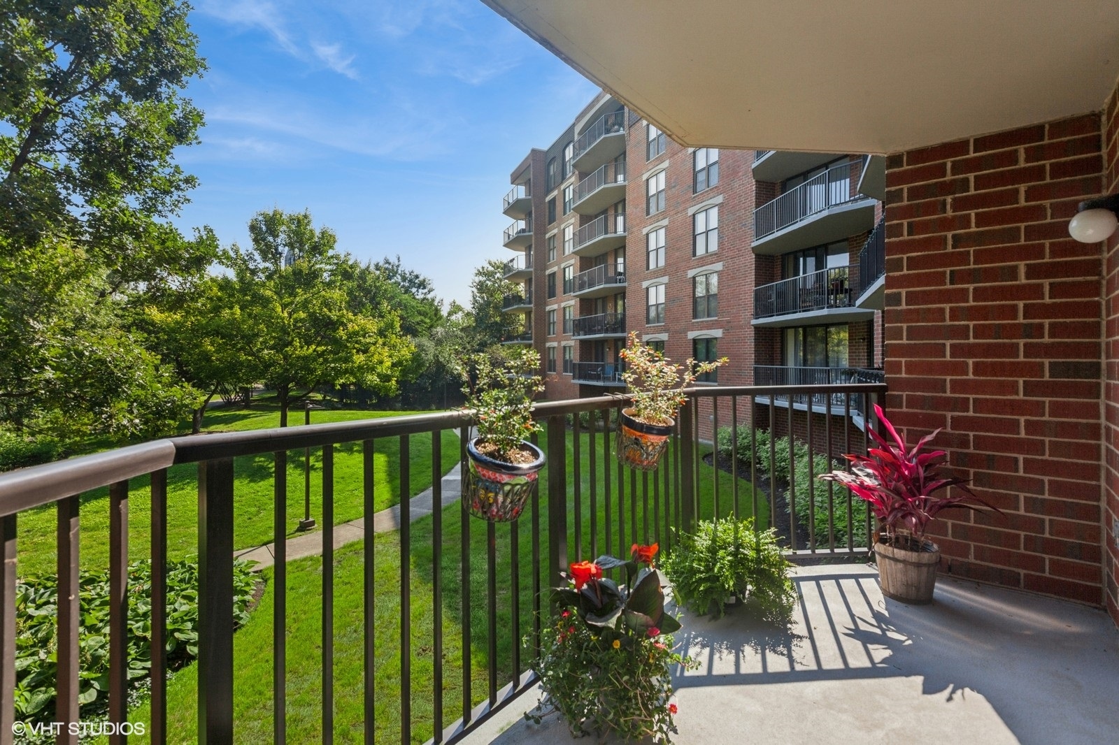 511 Aurora Avenue #108, Naperville, IL 60540